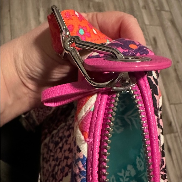 Vera Bradley Carson Shoulder Bag EUC. Modern Medley Pattern - Picture 7 of 7